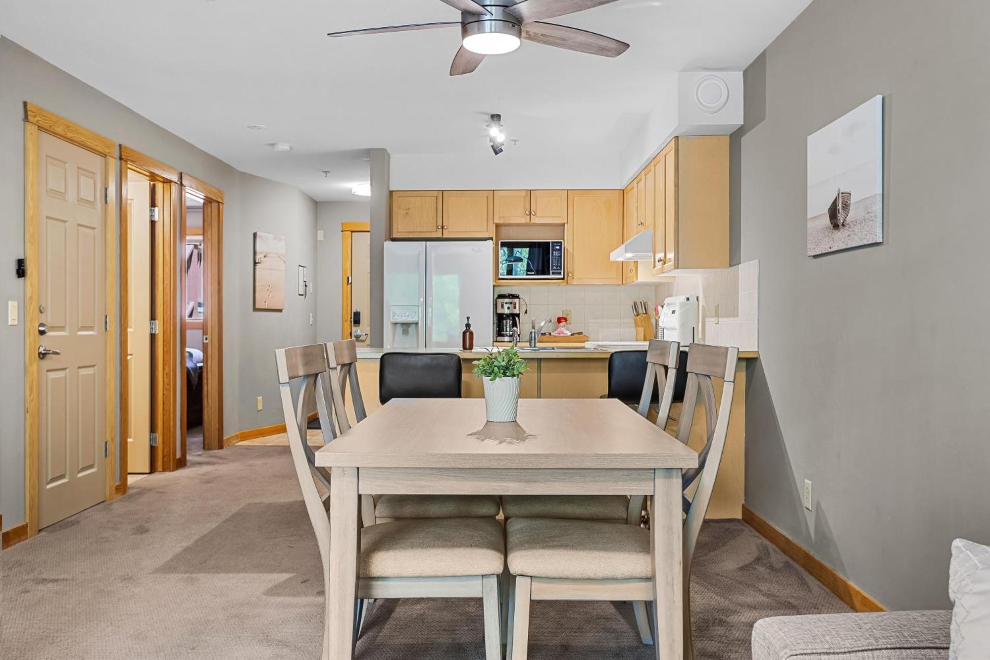 Creekside Downtown 2 Bedroom Managed By Little Sister Getaways Apartment Canmore