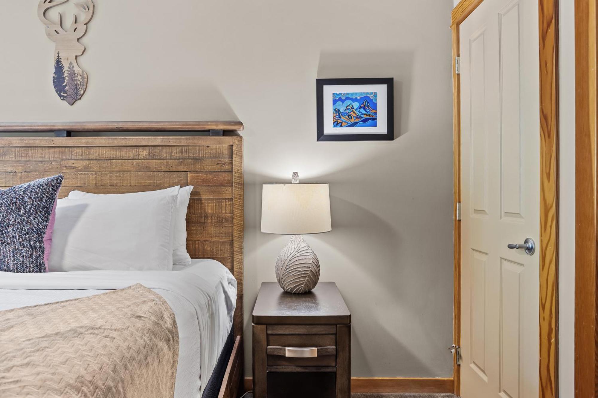 Creekside Downtown 2 Bedroom Managed By Little Sister Getaways Apartment Canmore
